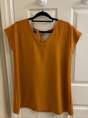 V-Neck Short-Sleeve Tunic in Mustard with ties in back